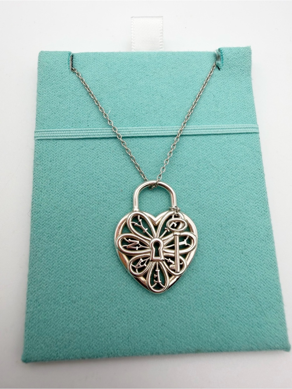 Tiffany & Co. 18” medium enchant filigree heart w key necklace sterling silver - Picture 3 of 12